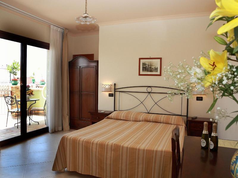 Villa Cristina Giardini Naxos Εξωτερικό φωτογραφία
