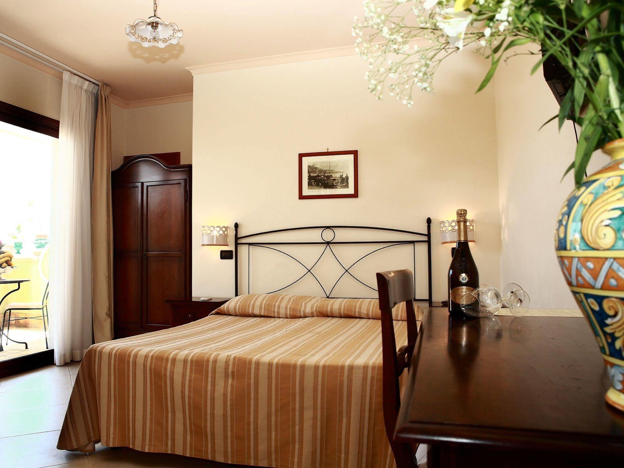 Villa Cristina Giardini Naxos Εξωτερικό φωτογραφία