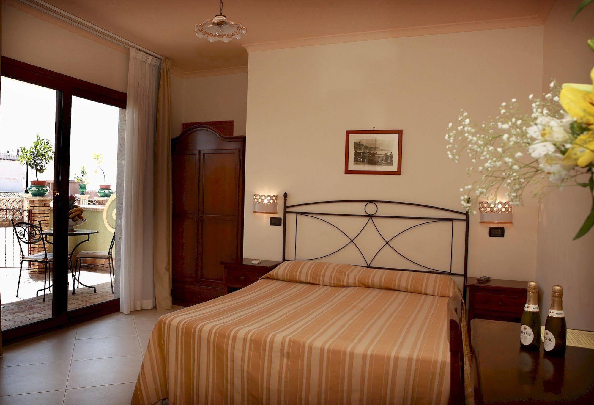 Villa Cristina Giardini Naxos Εξωτερικό φωτογραφία